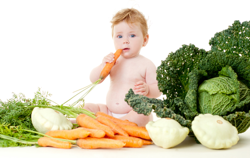 ребенок-ест-морковь