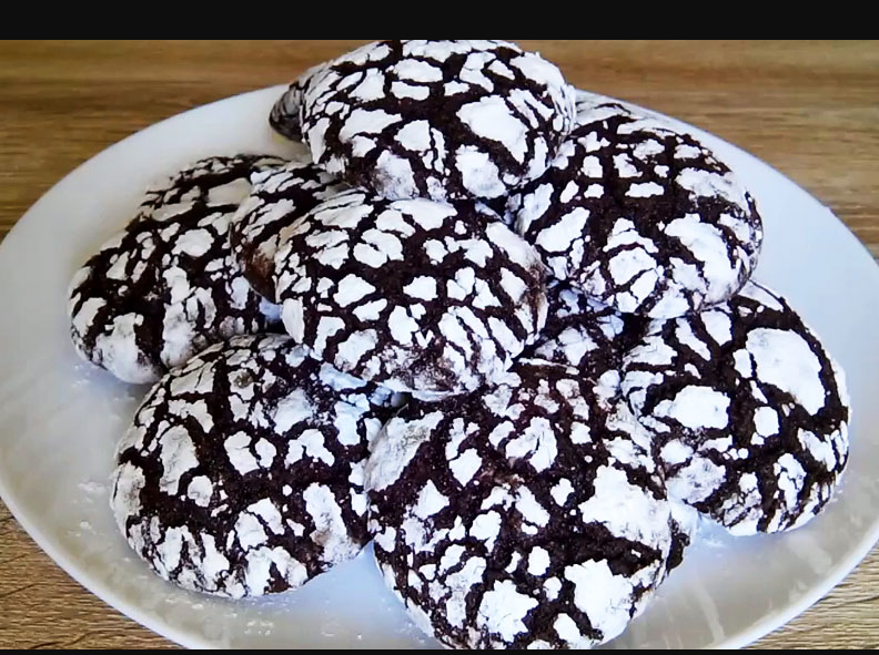 Шоколадное печенье Мраморное с трещинками