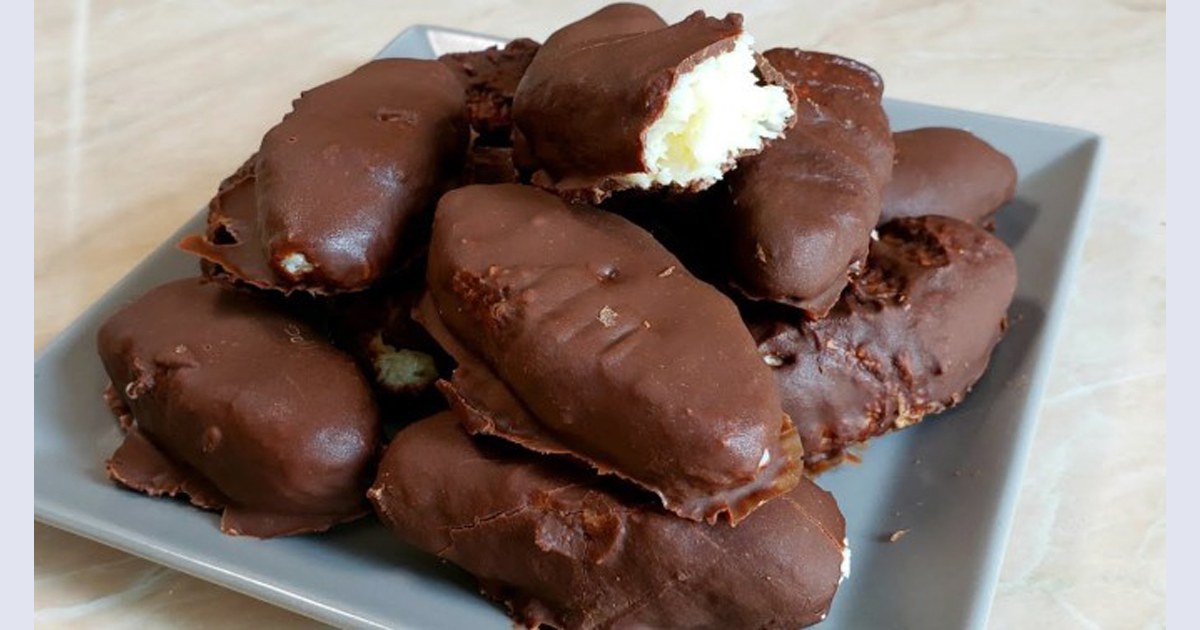 Як зробити домашнє “Баунті” — рецепт сирних цукерок з кокосовою стружкою всього за 30 хвилин!